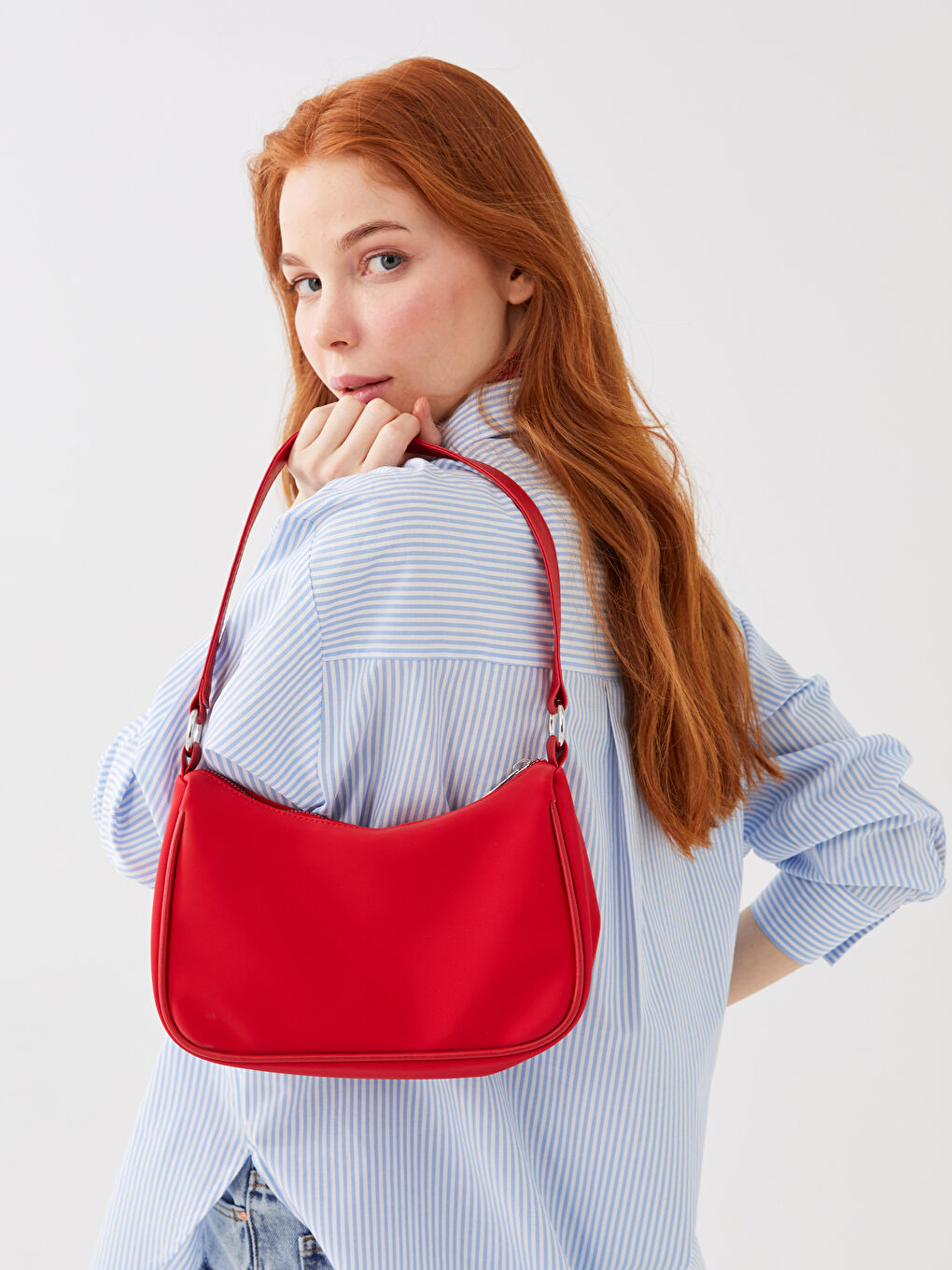 Kırmızı Deri Görünümlü Kadın Baget Çanta