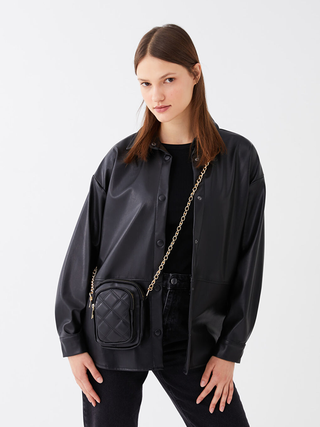 Siyah Deri Görünümlü Kapitoneli Kadın Telefon Çantası-1