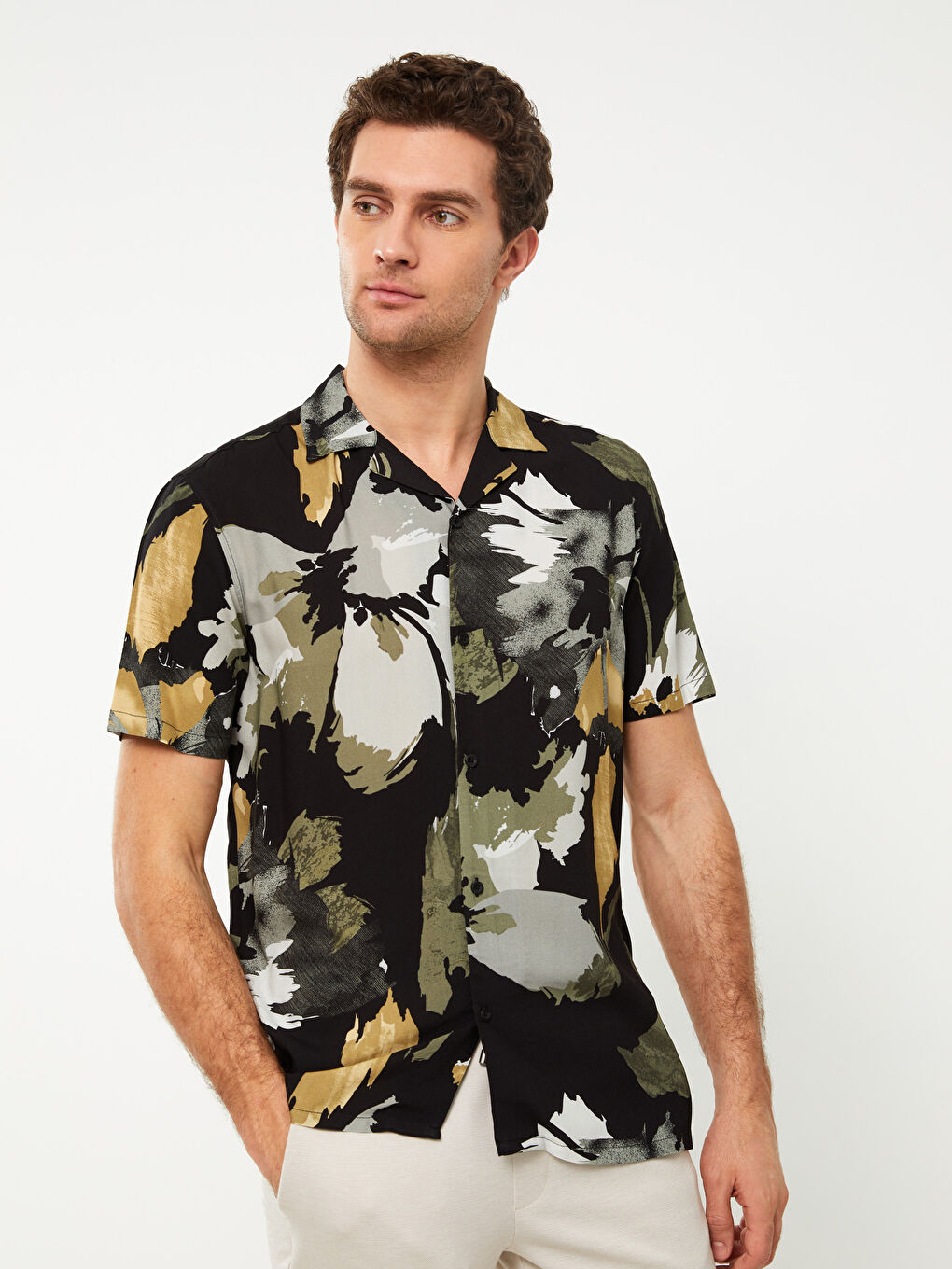 Siyah Regular Fit Kısa Kollu Desenli Erkek Gömlek
