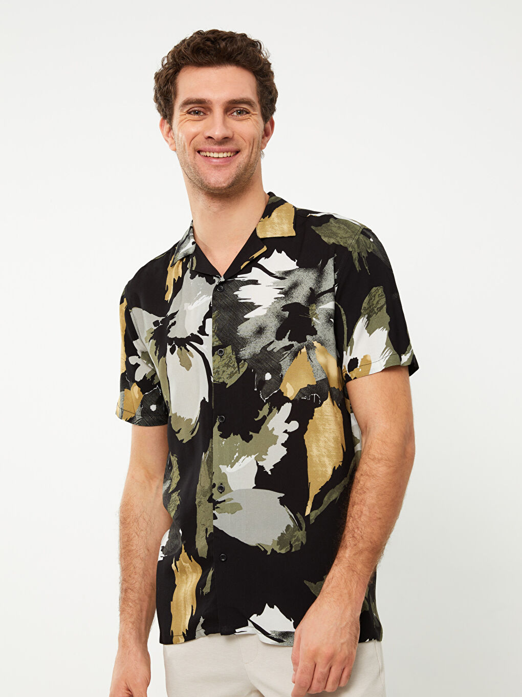 Siyah Regular Fit Kısa Kollu Desenli Erkek Gömlek-1
