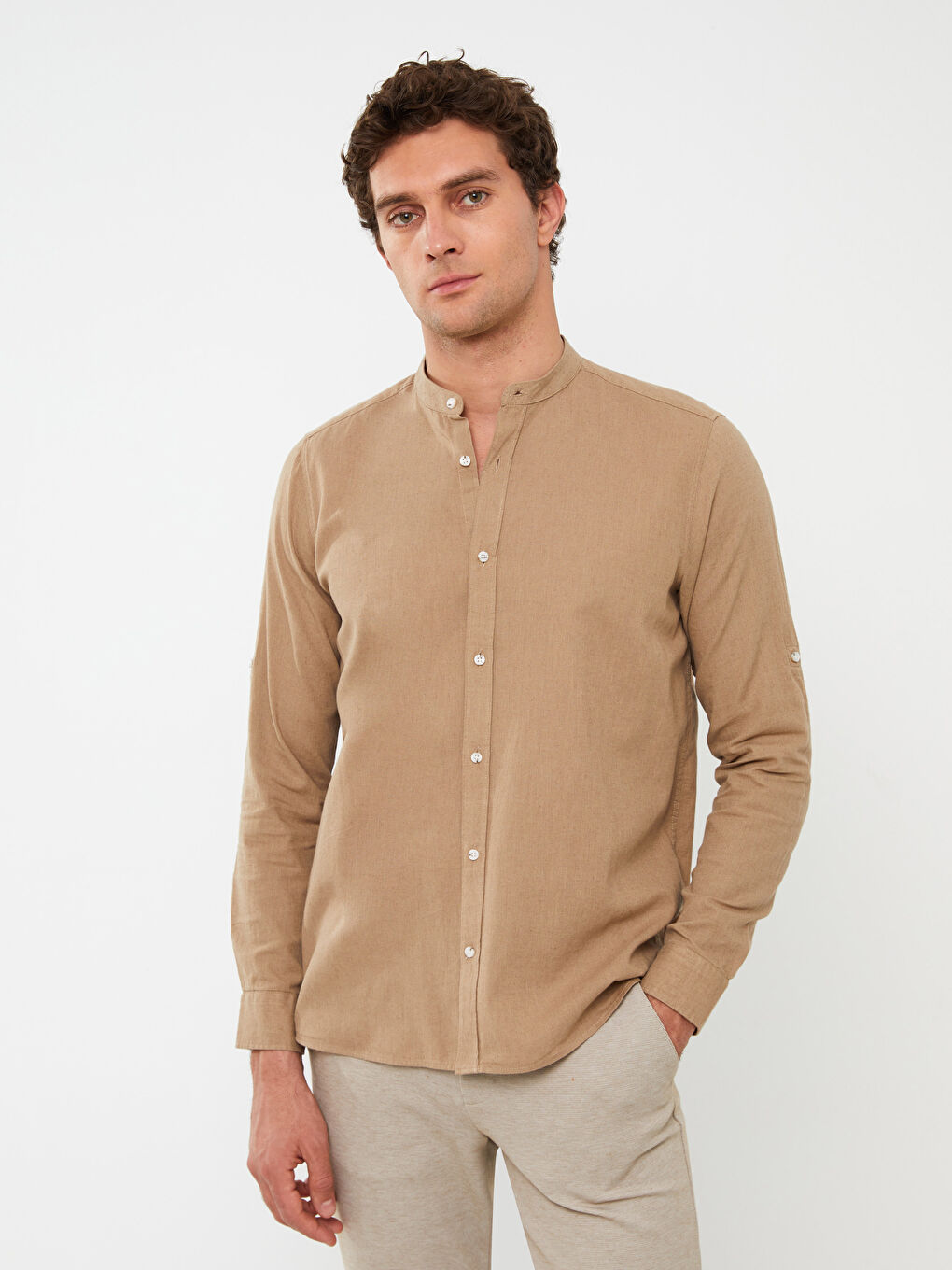 Ерлерге арналған тар пішім ұзын жең зығыр қоспасы жейде