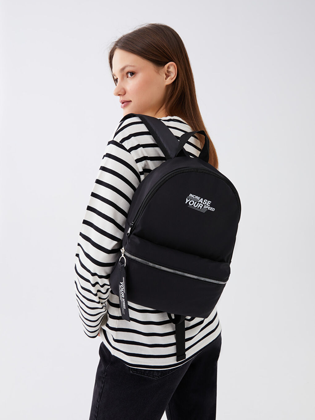 Siyah Paraşüt Kumaş Yazı Baskılı Kadın Sırt Çantası