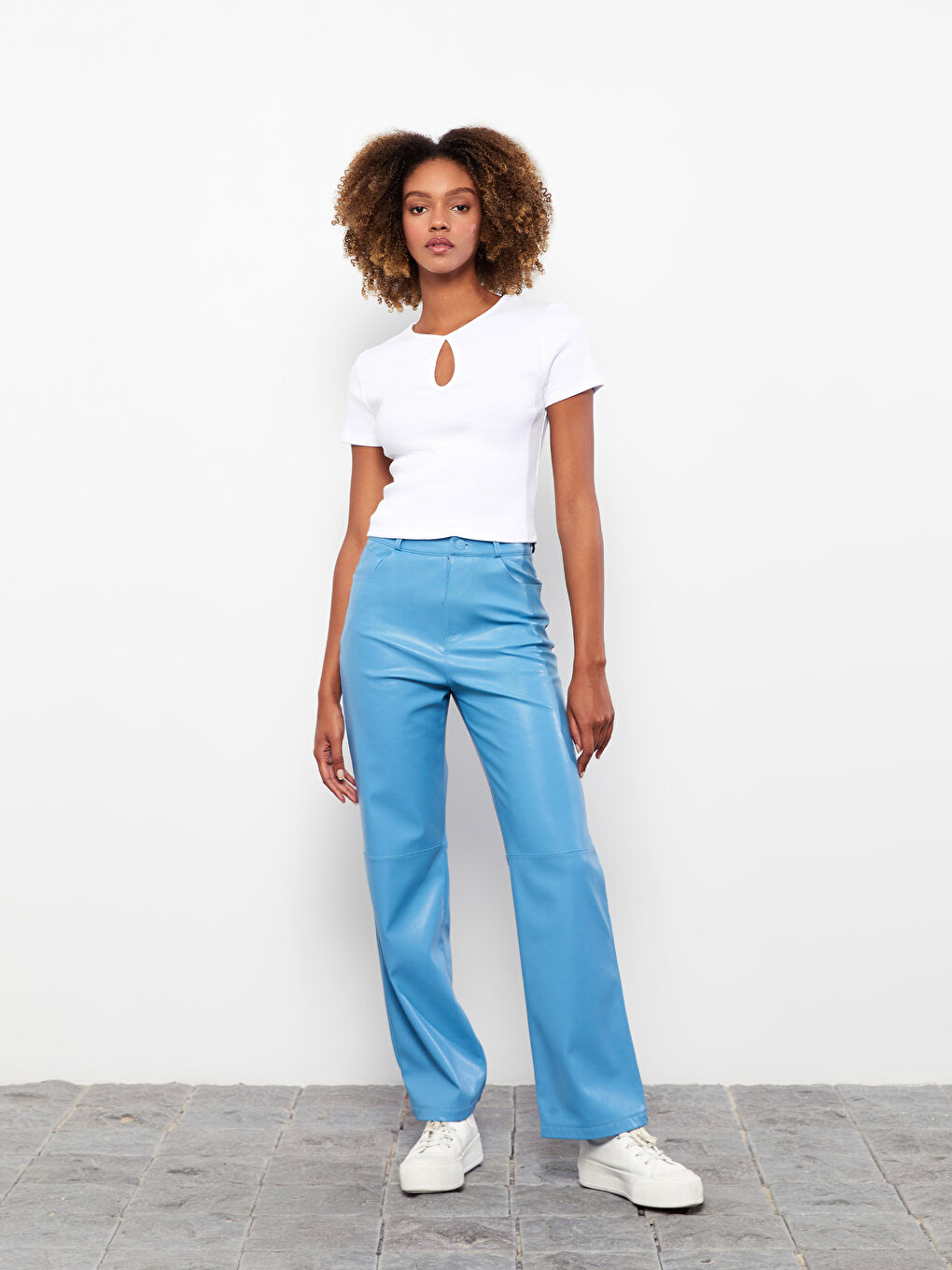 Beyaz Bisiklet Yaka Düz Kısa Kollu Kadın Crop-2