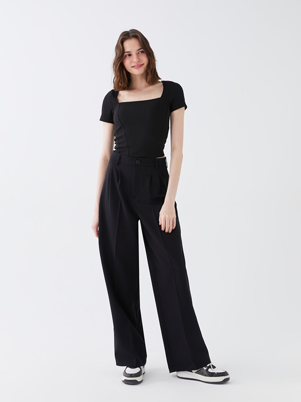 Женская футболка с квадратным воротником, прямым кроем и коротким рукавом-2