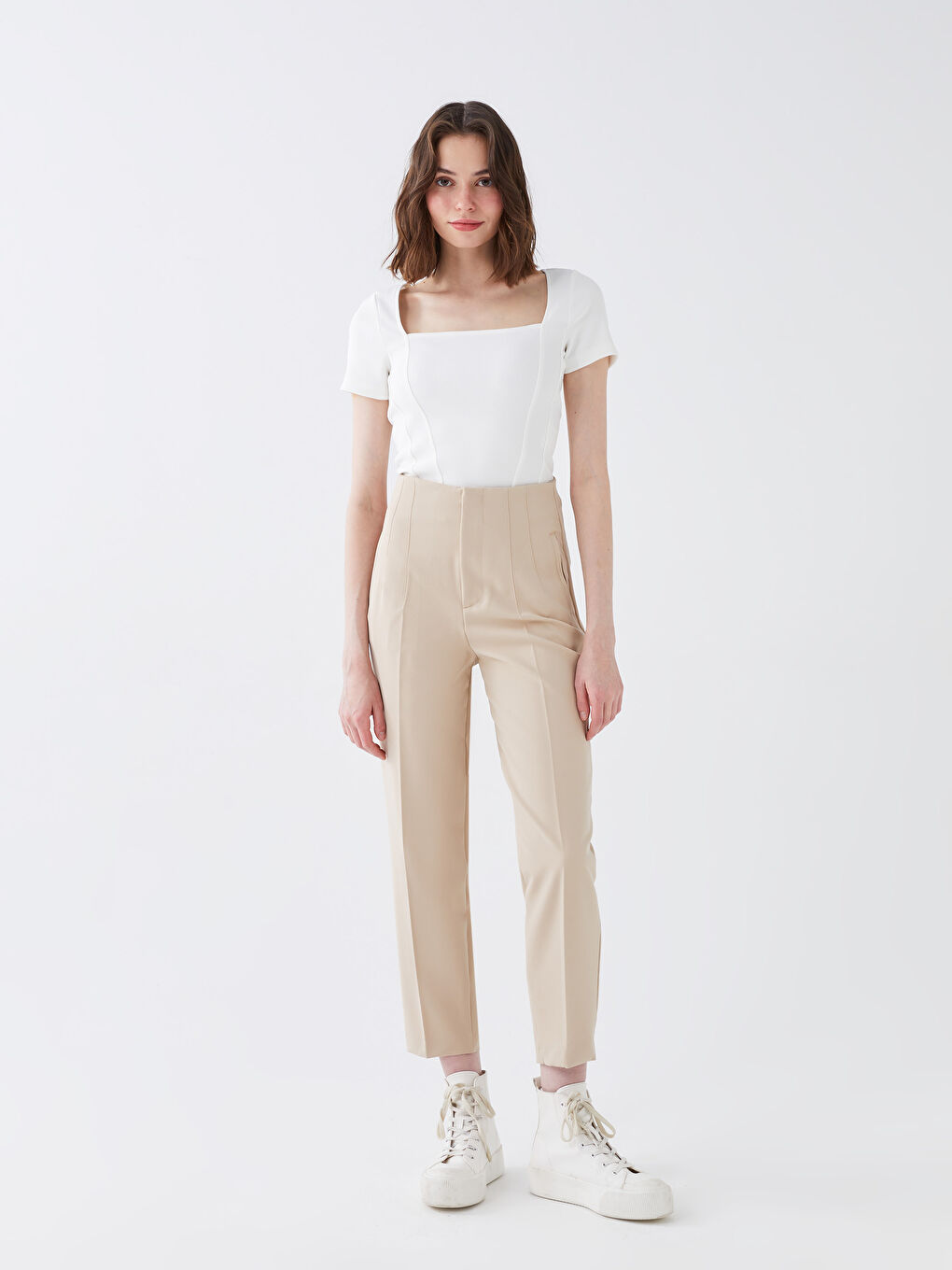 Ekru Kadın Kare Yaka Düz Kısa Kollu Tişört-2