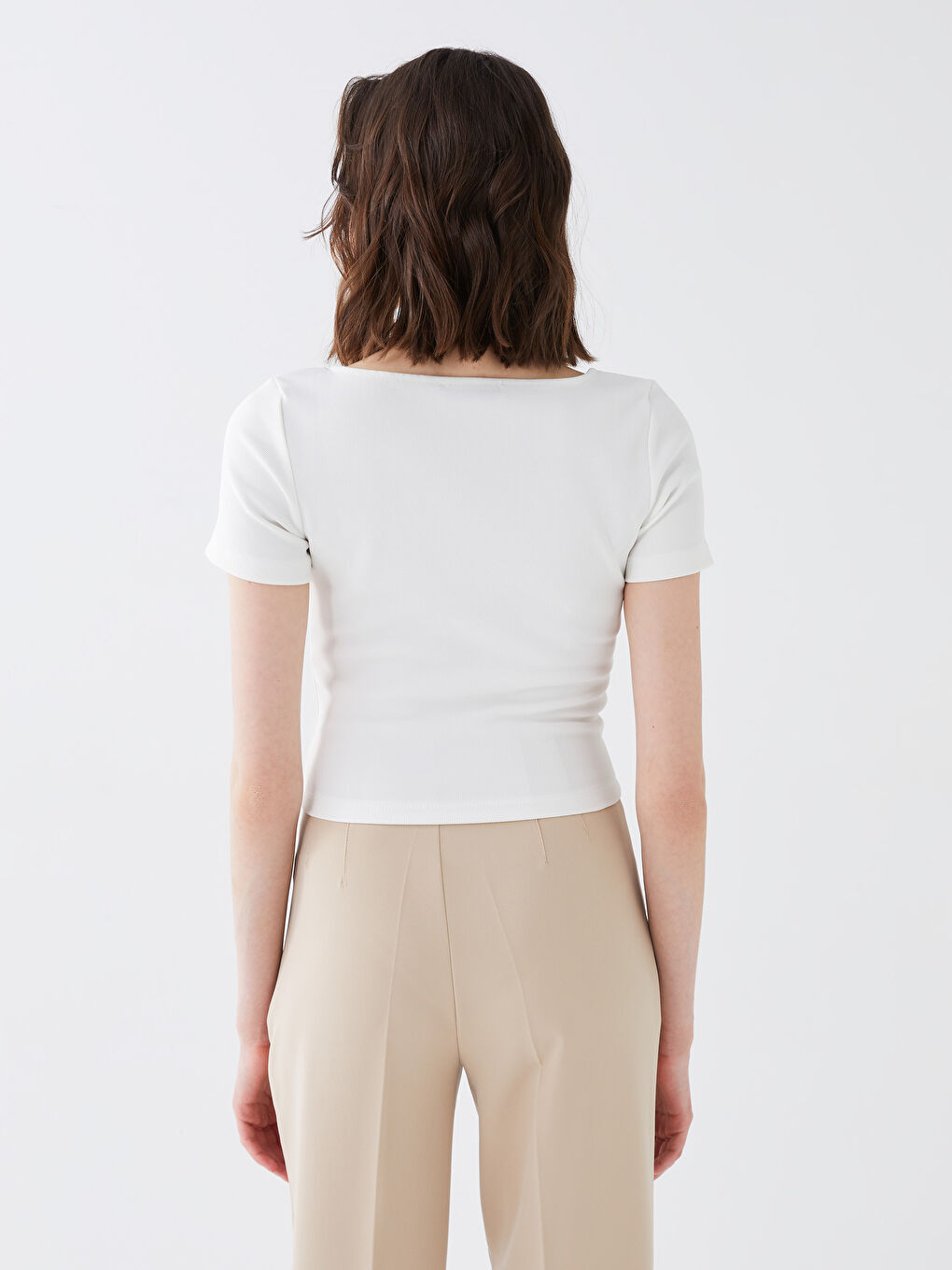 Ekru Kadın Kare Yaka Düz Kısa Kollu Tişört-4