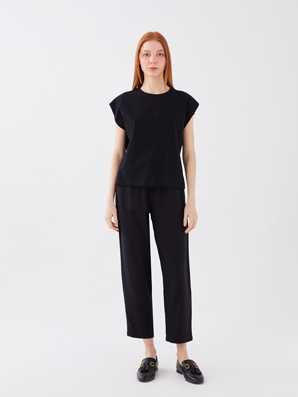 Siyah Bisiklet Yaka Düz Kısa Kollu Kadın Tişört-2