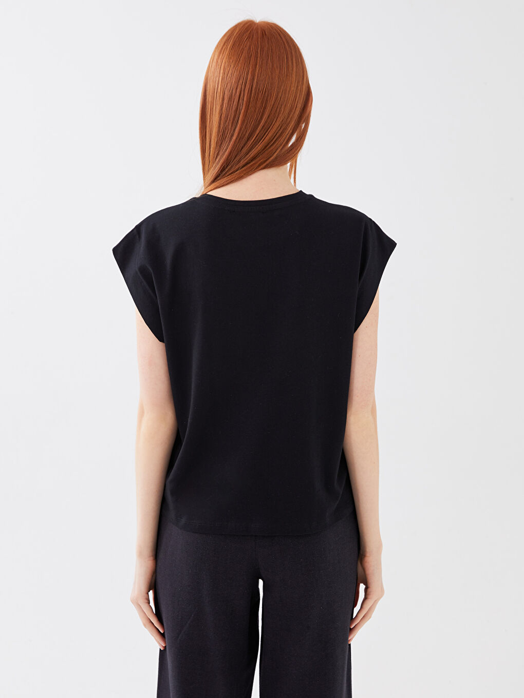 Siyah Bisiklet Yaka Düz Kısa Kollu Kadın Tişört-3