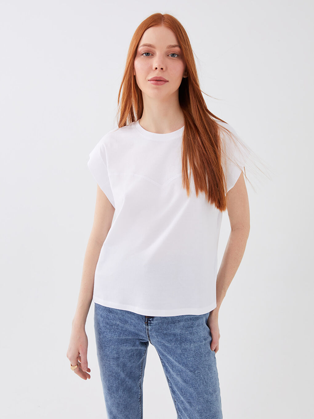 Beyaz Bisiklet Yaka Düz Kısa Kollu Kadın Tişört