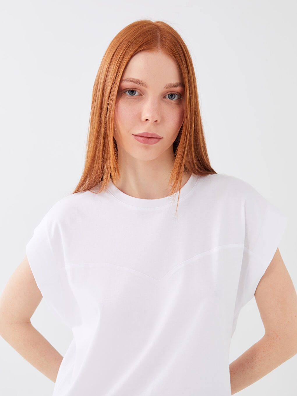 Beyaz Bisiklet Yaka Düz Kısa Kollu Kadın Tişört-1