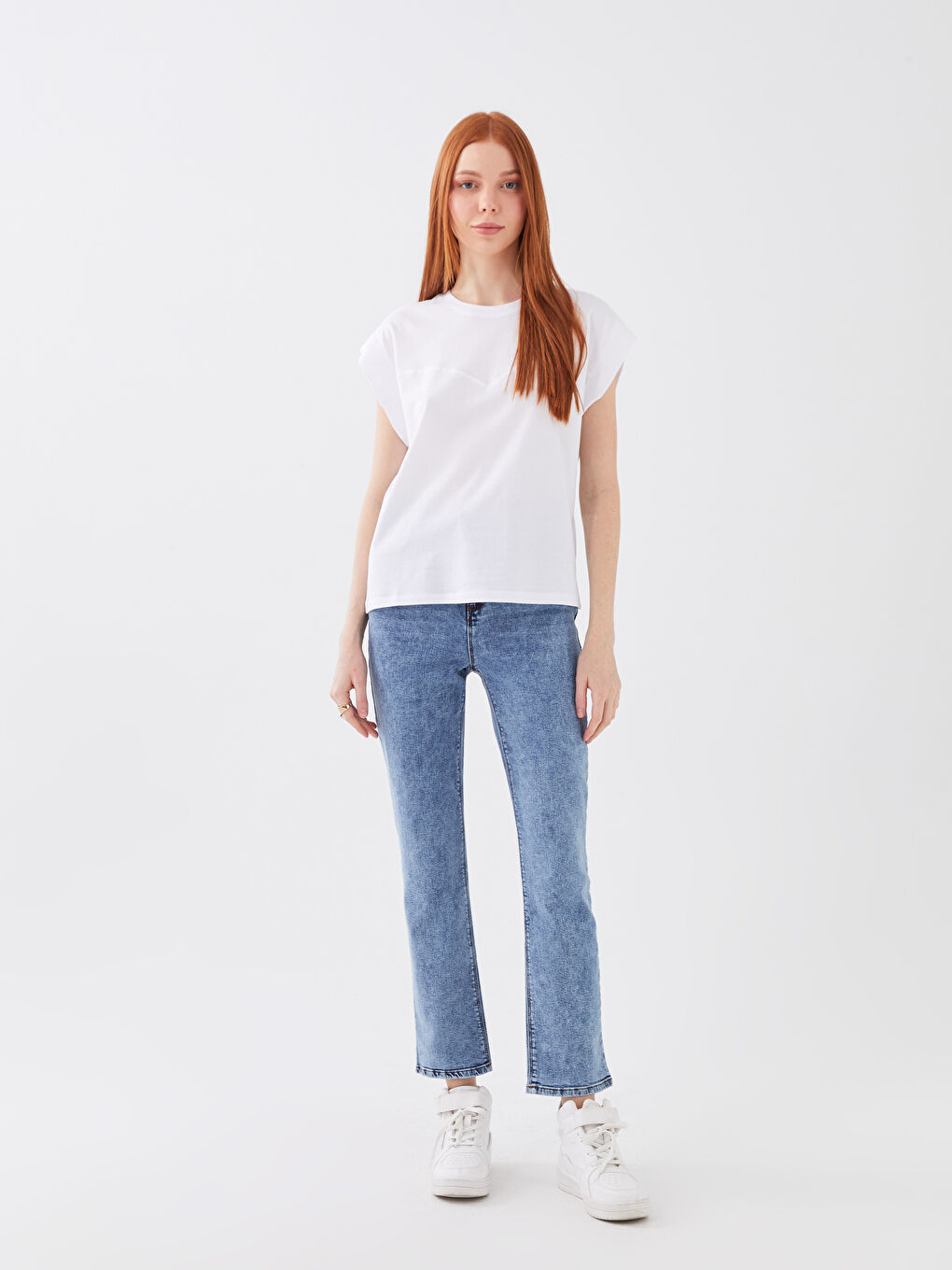 Beyaz Bisiklet Yaka Düz Kısa Kollu Kadın Tişört-2