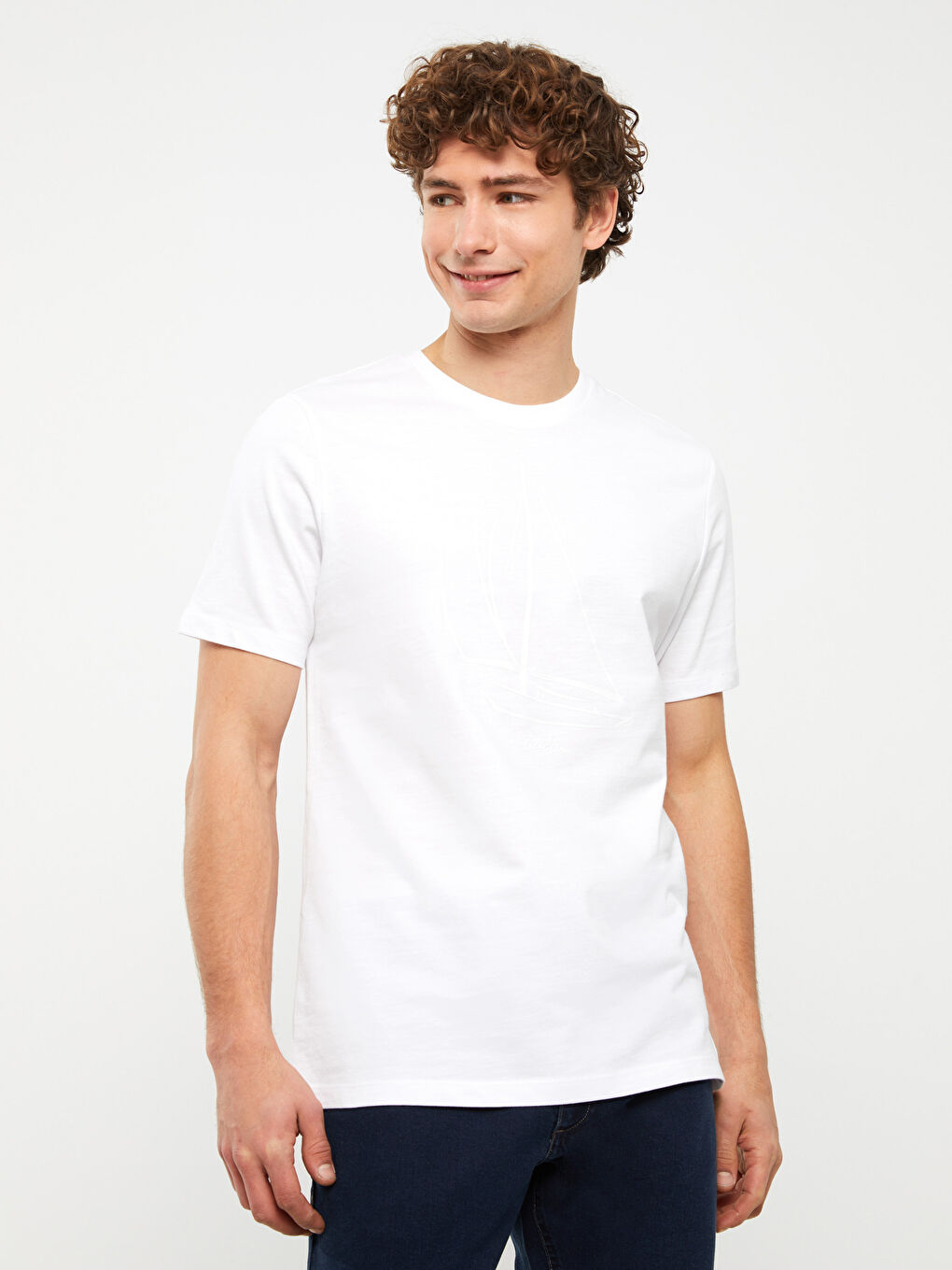 تيشيرت مطبوع برقبة دائرية وكم قصير للرجال