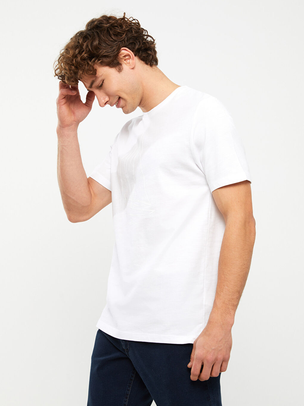 تيشيرت مطبوع برقبة دائرية وكم قصير للرجال-1