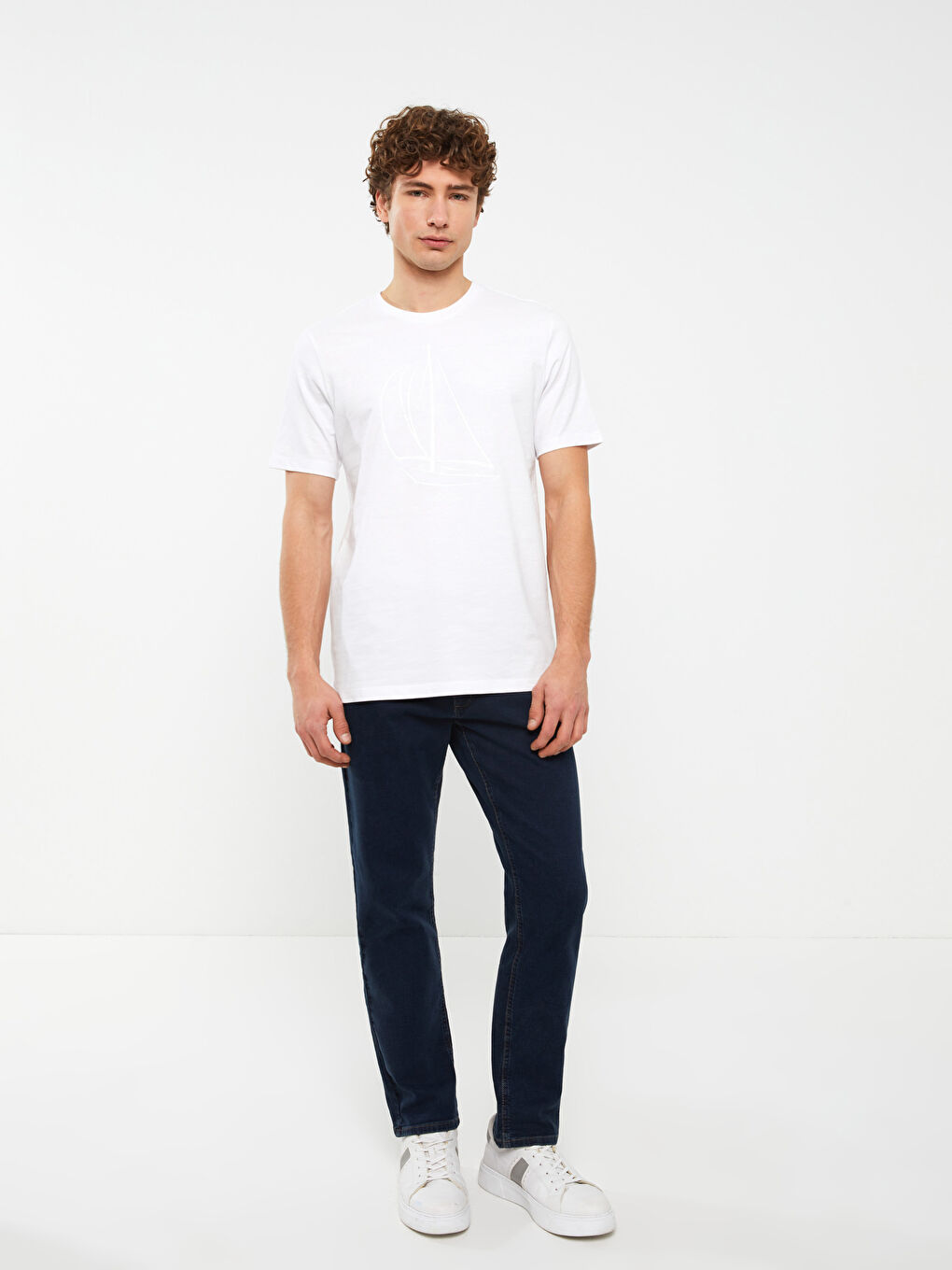 تيشيرت مطبوع برقبة دائرية وكم قصير للرجال-2