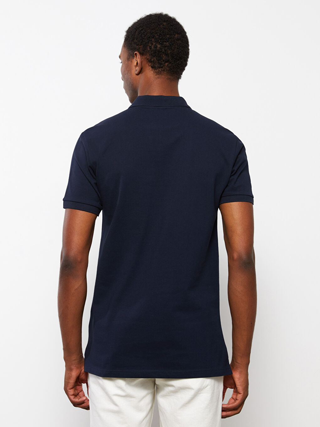 تي شيرت ياقة بولو كم قصير مطرز للرجال-4