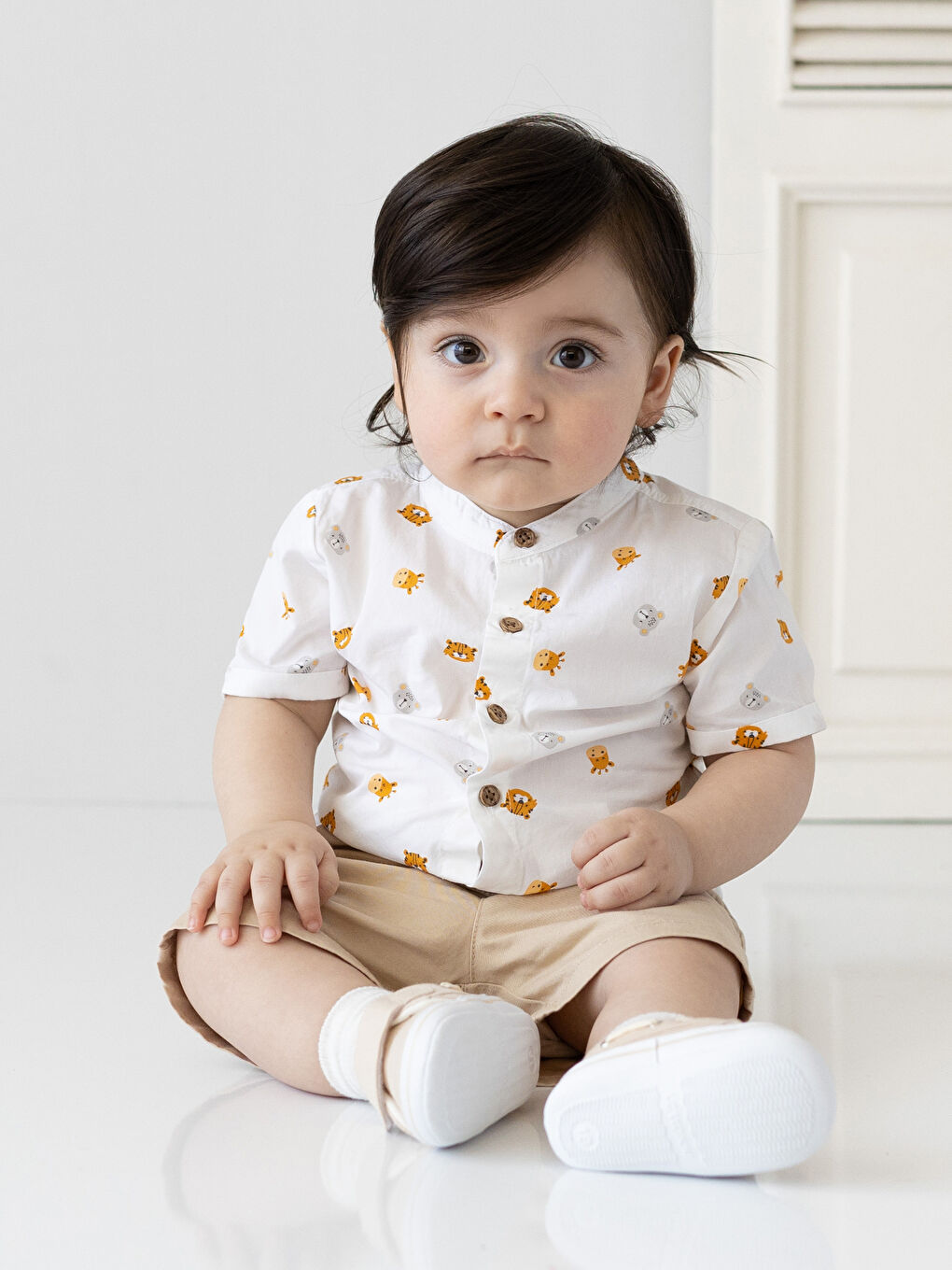 Тік жағалы қысқа жеңді ұл балаға арналған жейде мен шалбар 2 данадан тұратын жинақ