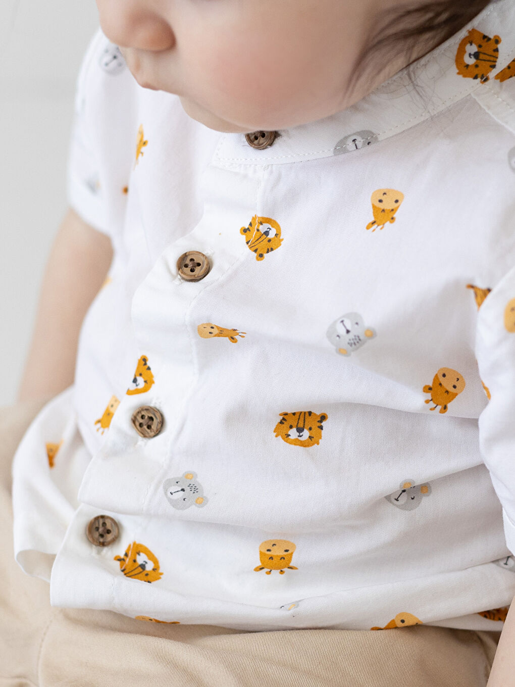 Тік жағалы қысқа жеңді ұл балаға арналған жейде мен шалбар 2 данадан тұратын жинақ-1