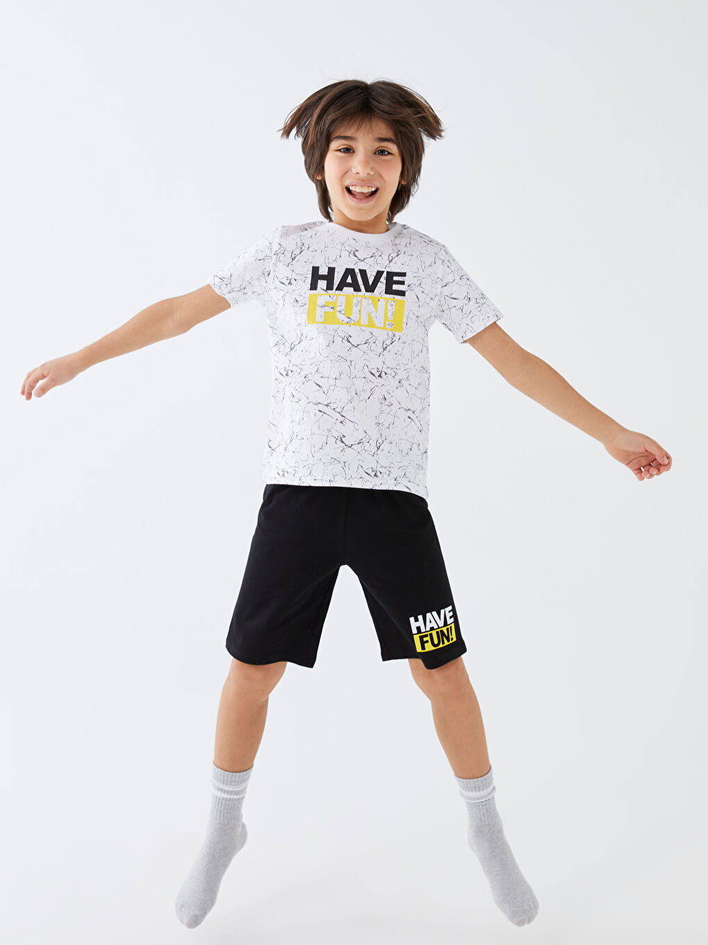 Beyaz Bisiklet Yaka Baskılı Kısa Kollu Erkek Çocuk Şortlu Pijama Takımı