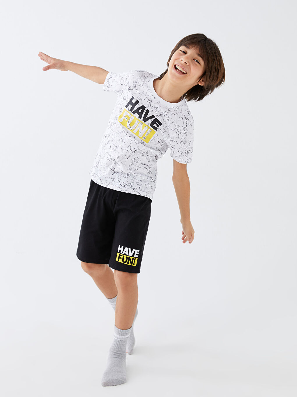 Beyaz Bisiklet Yaka Baskılı Kısa Kollu Erkek Çocuk Şortlu Pijama Takımı-2