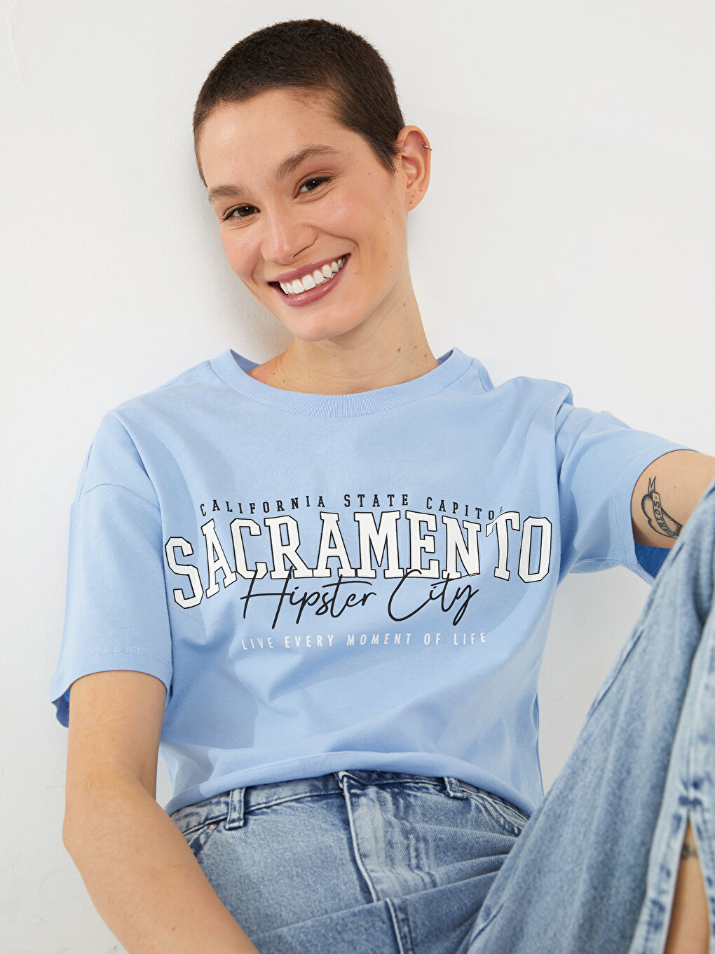 Mavi Bisiklet Yaka Baskılı Kısa Kollu Kadın Crop