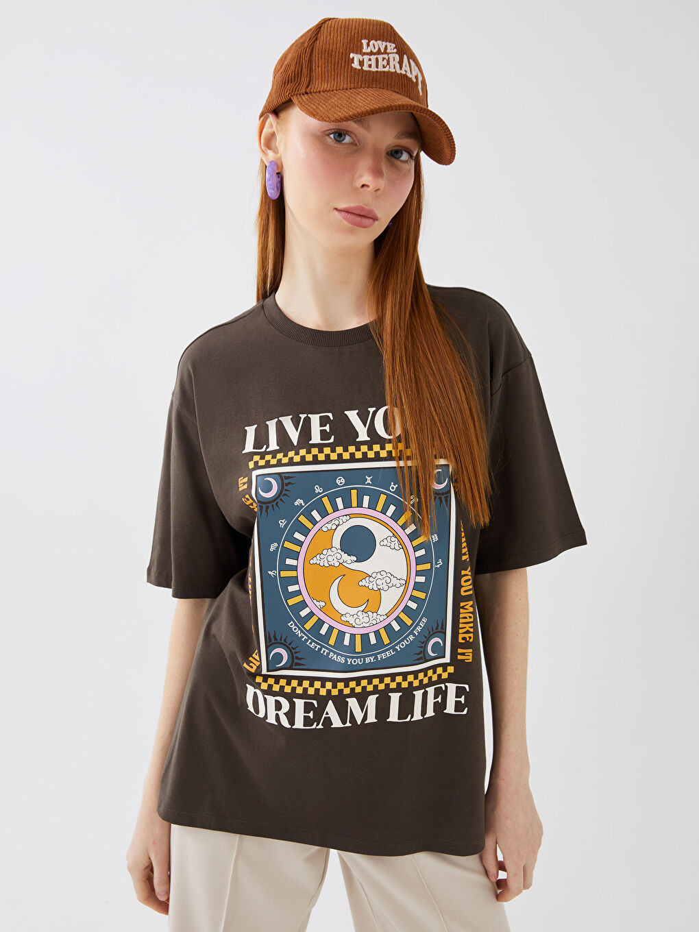 Kahverengi Bisiklet Yaka Baskılı Kısa Kollu Kadın Tişört