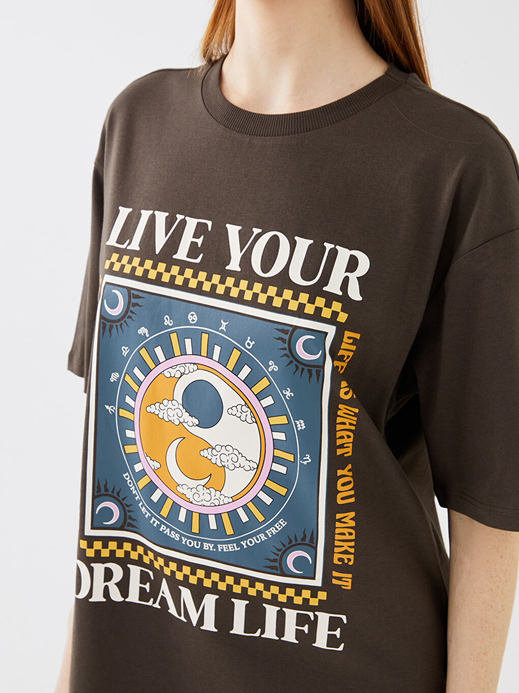 Kahverengi Bisiklet Yaka Baskılı Kısa Kollu Kadın Tişört-3