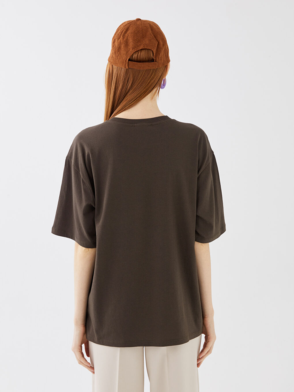 Kahverengi Bisiklet Yaka Baskılı Kısa Kollu Kadın Tişört-4