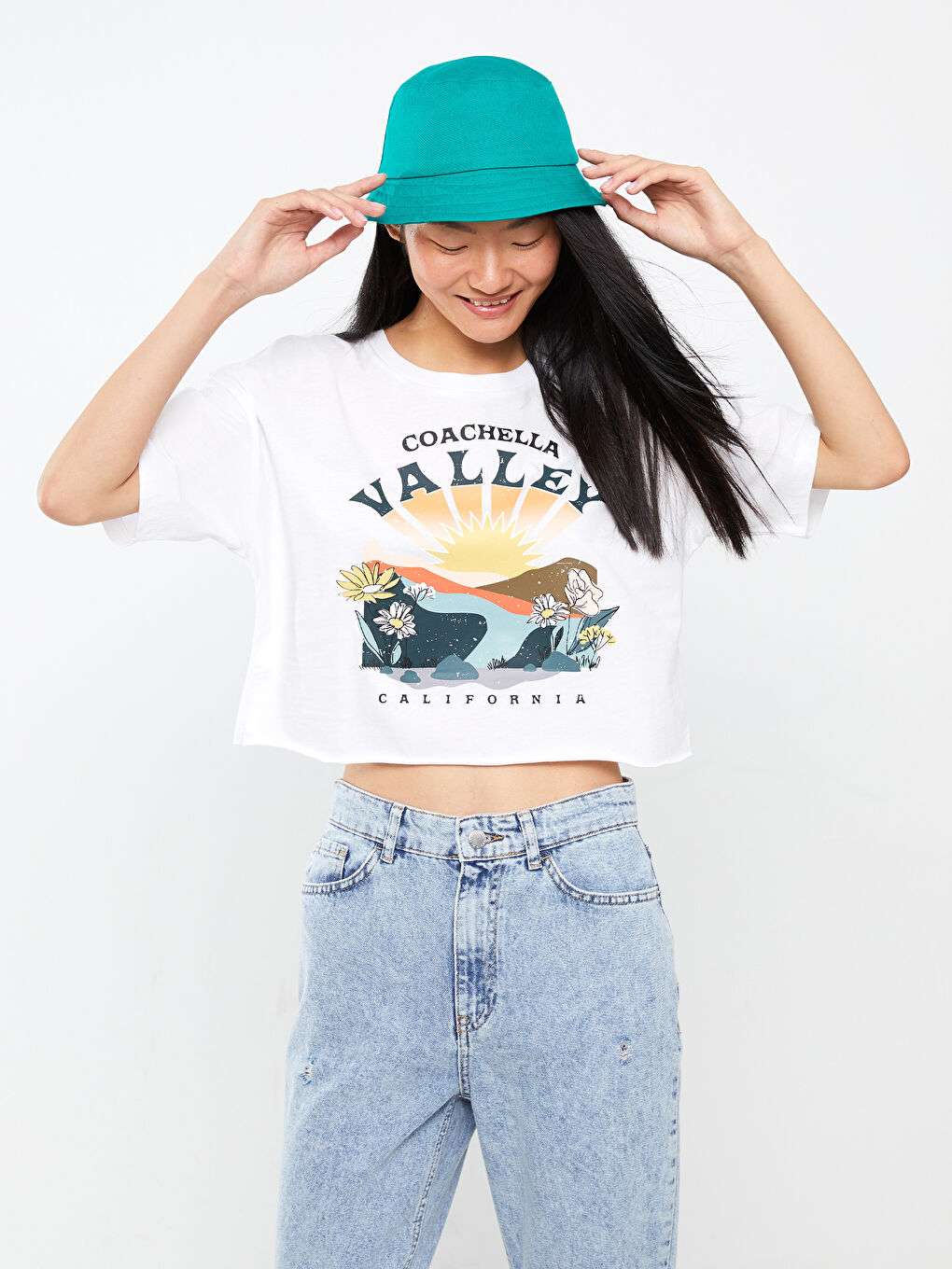 Beyaz Bisiklet Yaka Baskılı Kısa Kollu Kadın Crop