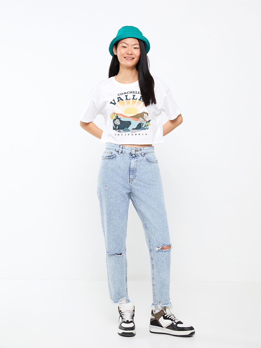 Beyaz Bisiklet Yaka Baskılı Kısa Kollu Kadın Crop-2