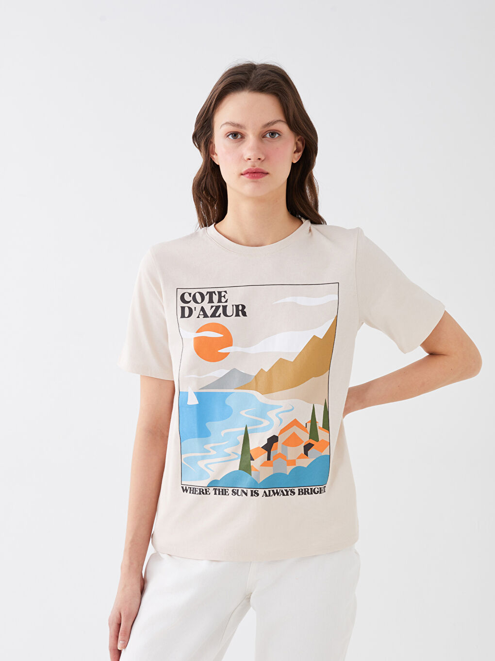 Bej Bisiklet Yaka Desenli Kısa Kollu Kadın Tişört-1