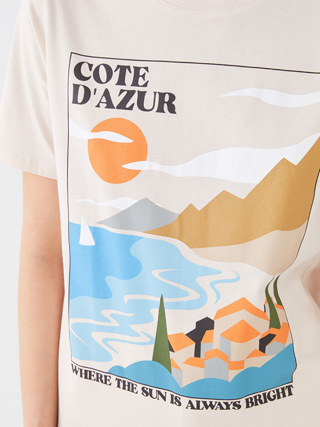 Bej Bisiklet Yaka Desenli Kısa Kollu Kadın Tişört-3