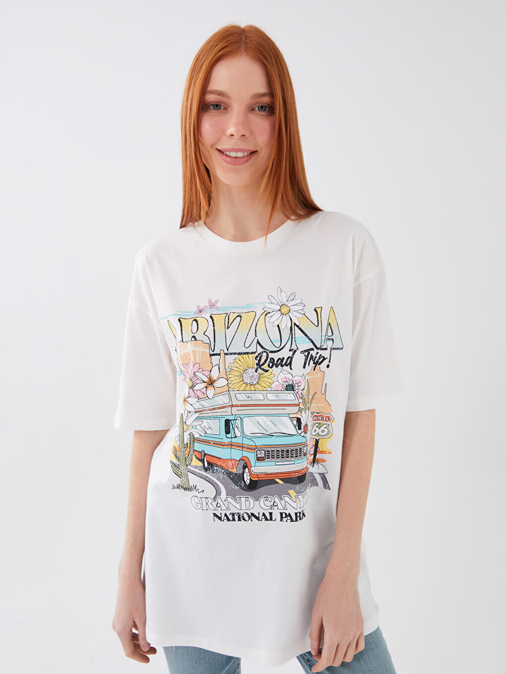 تيشيرت واسع كم قصير مطبوع بياقة دائرية للسيدات-1