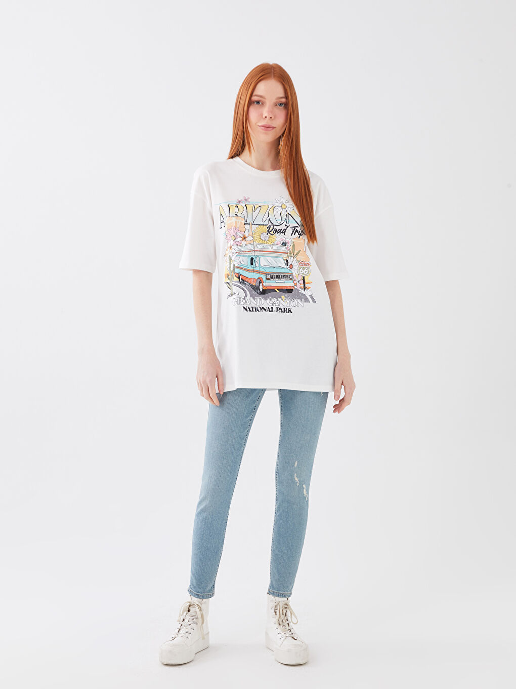 تيشيرت واسع كم قصير مطبوع بياقة دائرية للسيدات-2