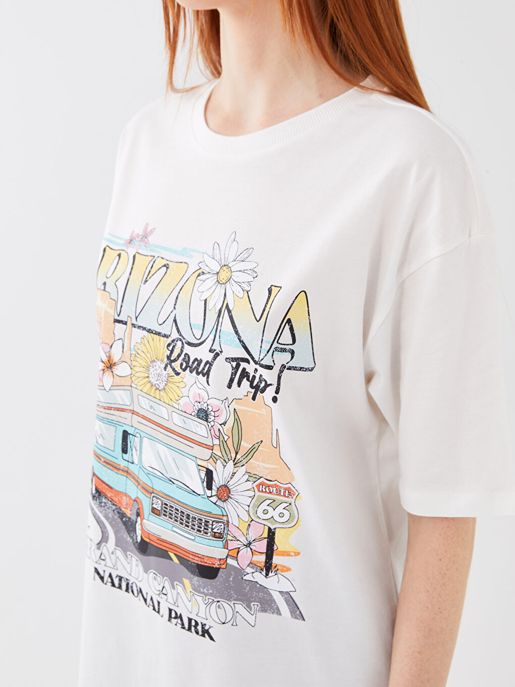 تيشيرت واسع كم قصير مطبوع بياقة دائرية للسيدات-3