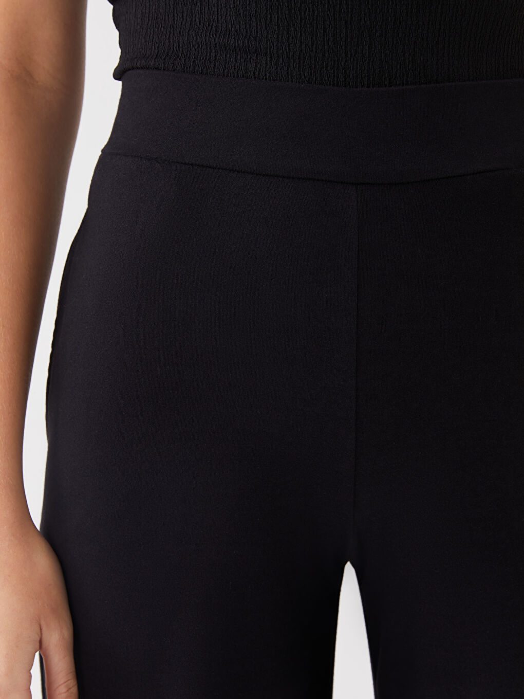 Siyah Beli Lastikli Düz Geniş Paça Kadın Pantolon-1