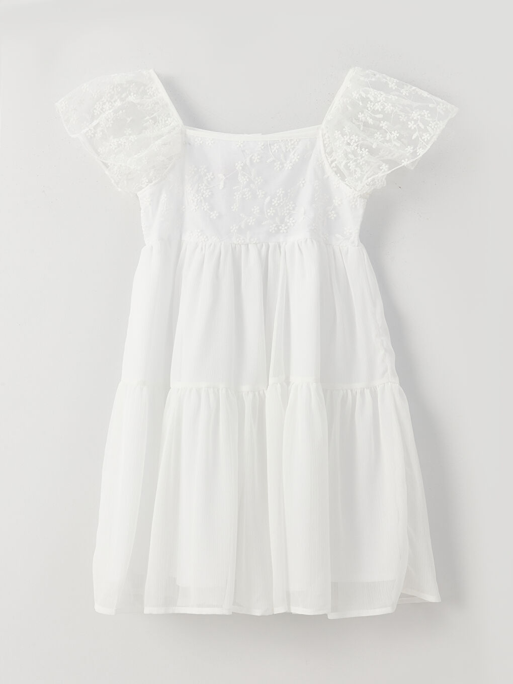 კვადრატული საყელო მოქარგული მოკლე სახელო გოგონებისთვის კაბა