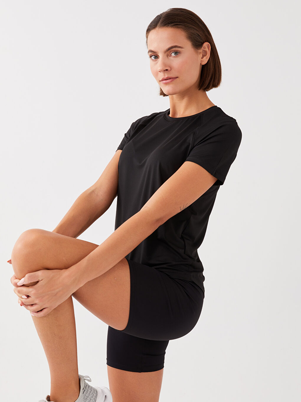 Siyah Bisiklet Yaka Baskılı Kısa Kollu Kadın Spor Tişört