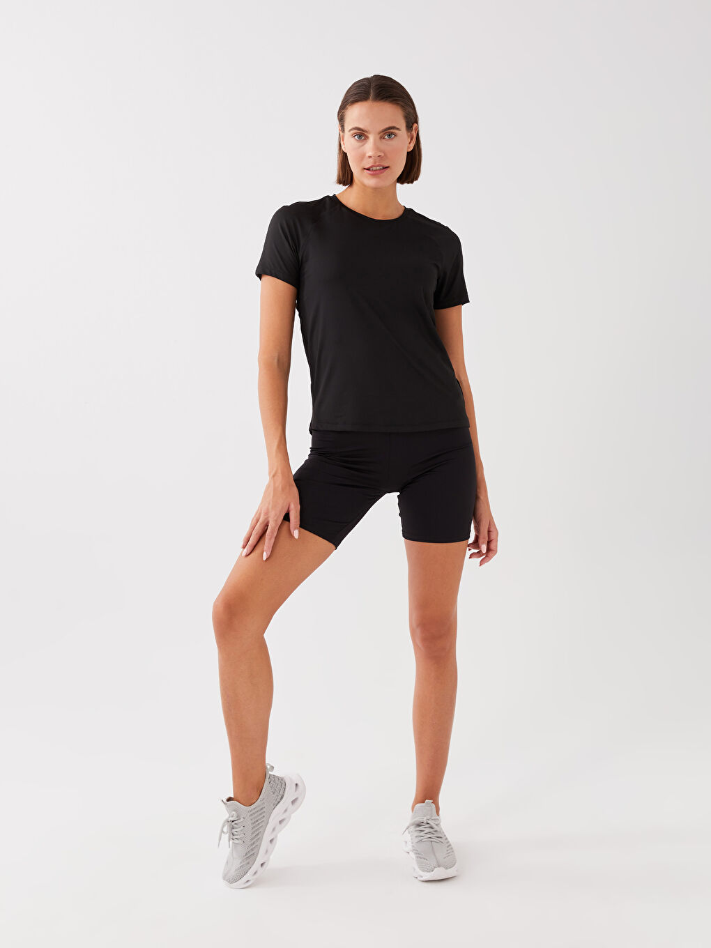 Siyah Bisiklet Yaka Baskılı Kısa Kollu Kadın Spor Tişört-2