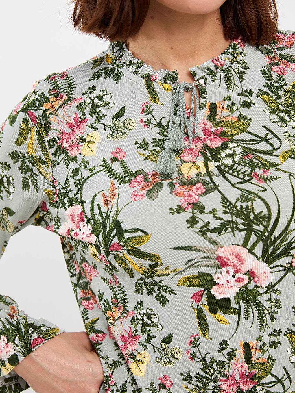 بلوزة كم طويل بياقة مربوطة مُزهر للسيدات-3