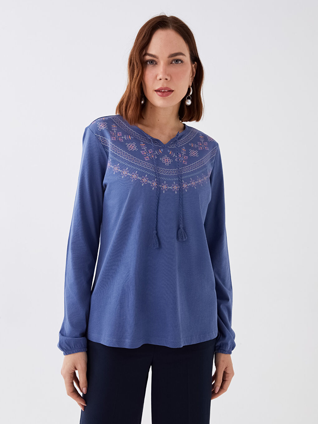 İndigo Bağlamalı Yaka Nakışlı Uzun Kollu Kadın Tişört-1