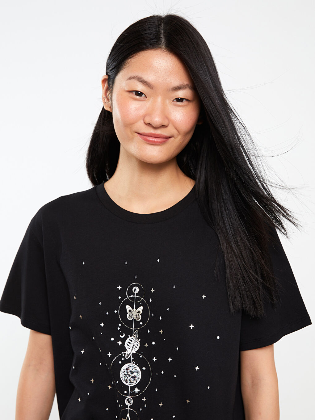 Siyah Bisiklet Yaka Baskılı Kısa Kollu Kadın Tişört-1