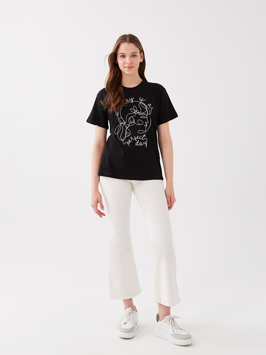 Siyah Bisiklet Yaka Baskılı Kısa Kollu Kadın Tişört-2