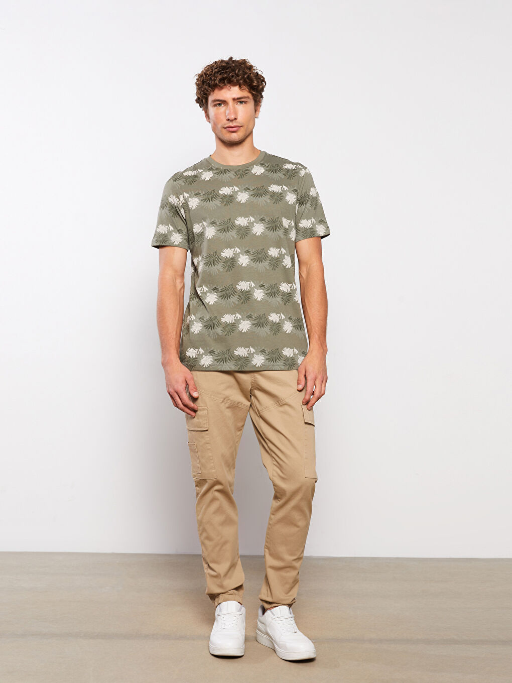 Haki Bisiklet Yaka Kısa Kollu Desenli Penye Erkek Tişört-1