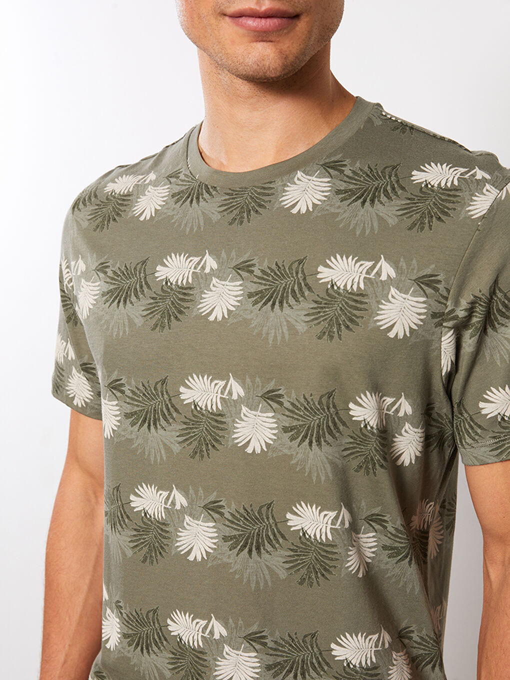 Haki Bisiklet Yaka Kısa Kollu Desenli Penye Erkek Tişört-3