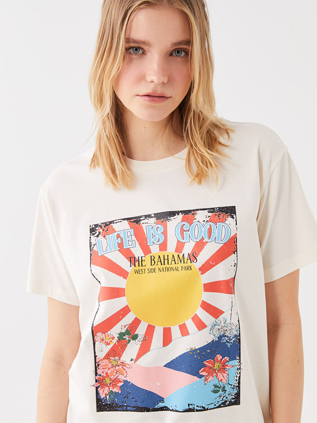 Ekru Bisiklet Yaka Baskılı Kısa Kollu Kadın Tişört