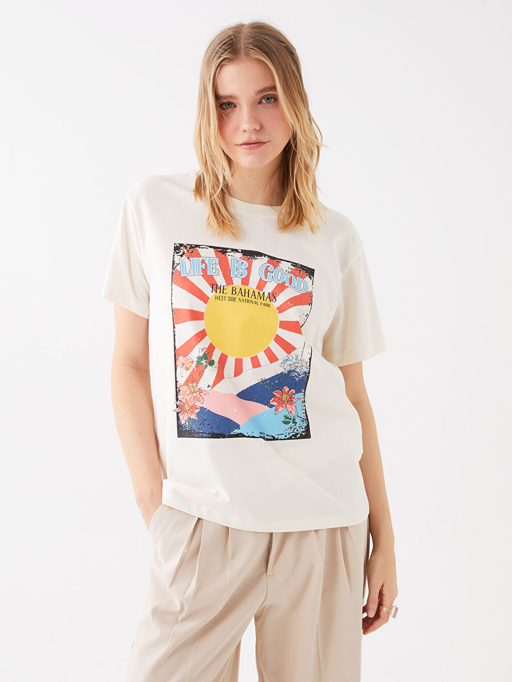 Ekru Bisiklet Yaka Baskılı Kısa Kollu Kadın Tişört-1