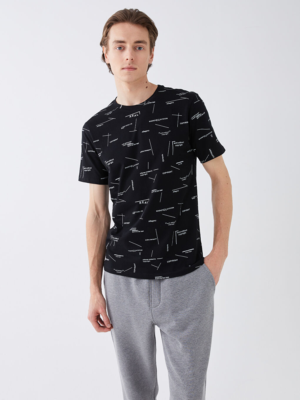 تي شيرت رجالي جيرسي بياقة دائرية وأكمام قصيرة ونقشة