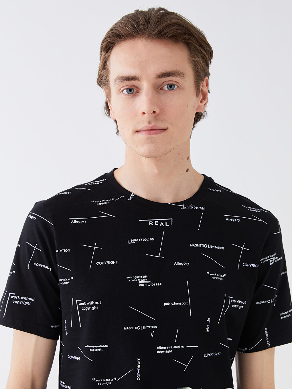 تي شيرت رجالي جيرسي بياقة دائرية وأكمام قصيرة ونقشة-1