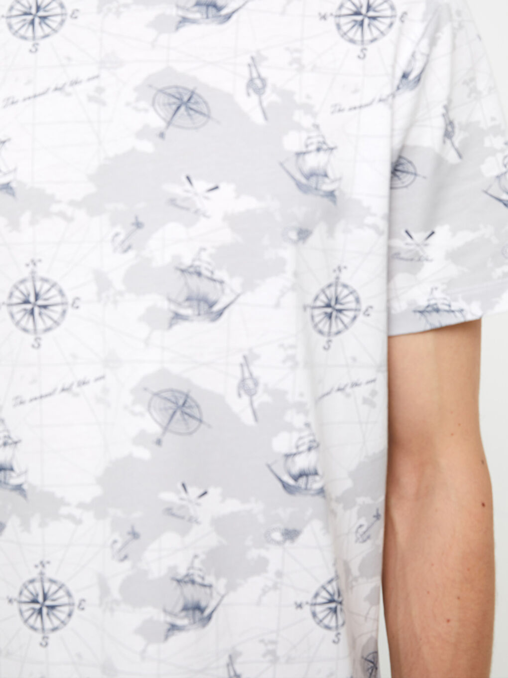 Beyaz Bisiklet Yaka Kısa Kollu Desenli Penye Erkek Tişört-3