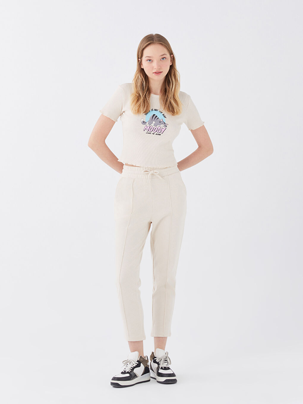 Bej Beli Lastikli Kendinden Desenli Kadın Eşofman Altı